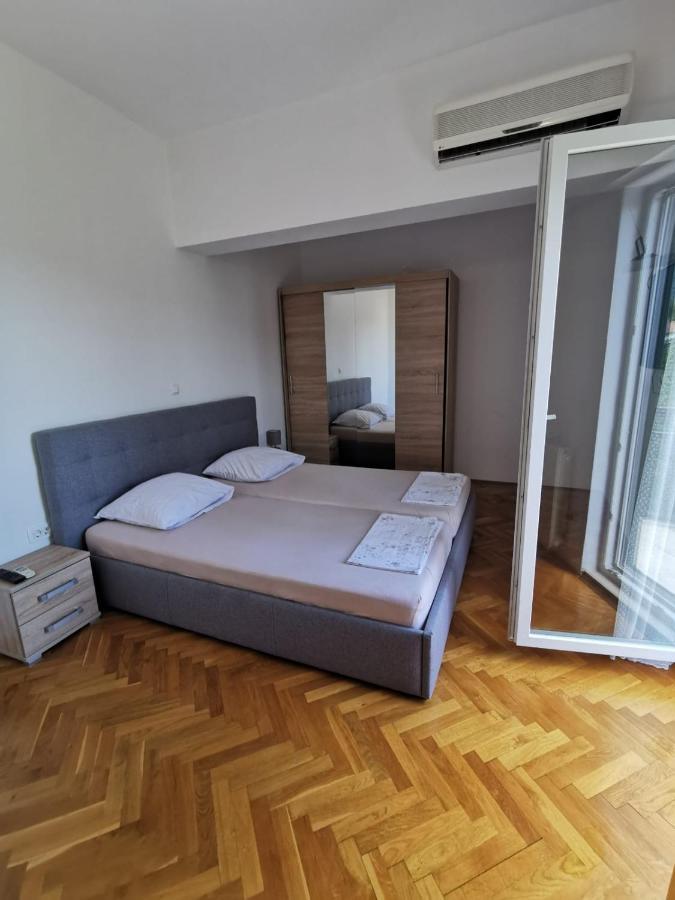 Apartment Cirko Kaštela Exteriör bild