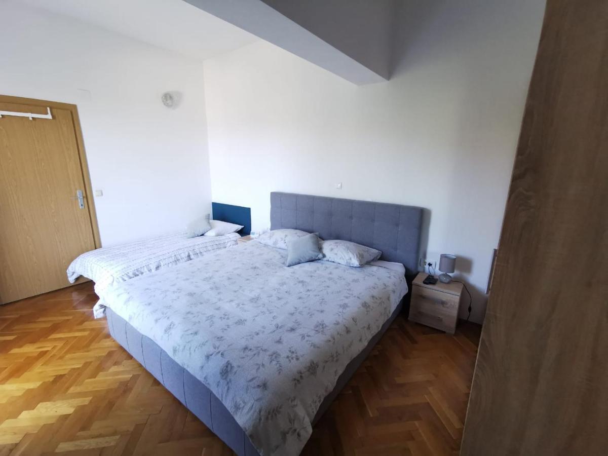 Apartment Cirko Kaštela Exteriör bild