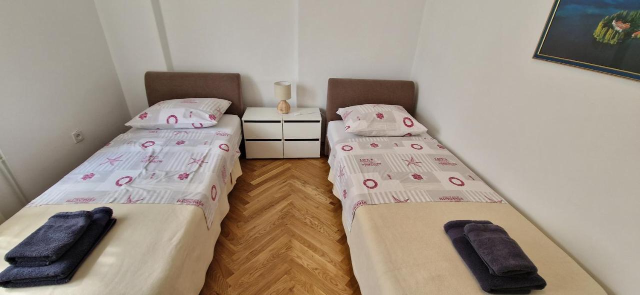Apartment Cirko Kaštela Exteriör bild